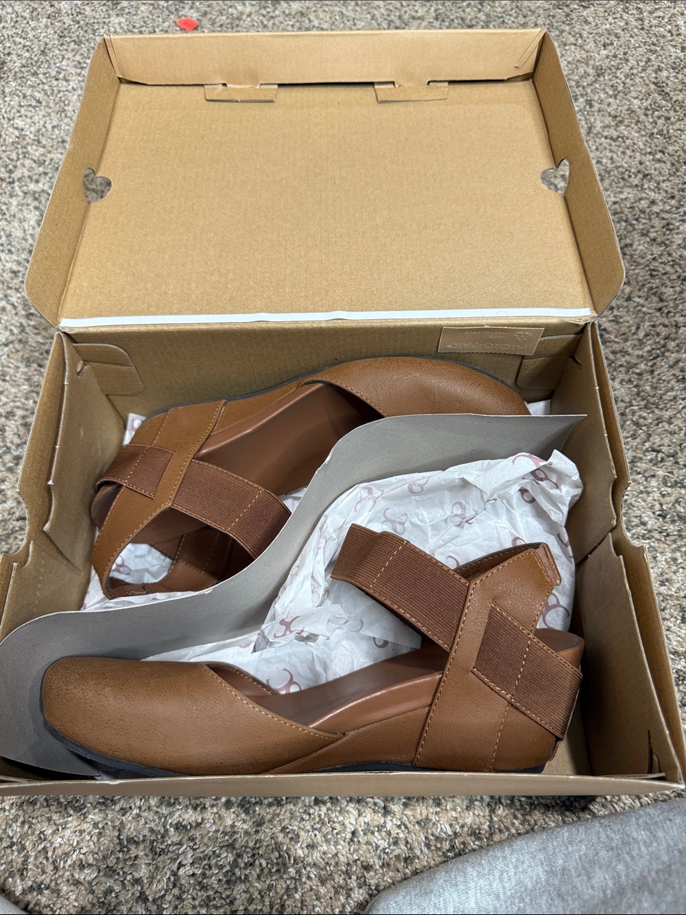 Women’s strictly comfort strappy wedge sandal size 8.5